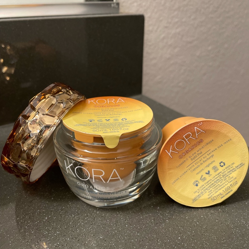 3 Cora moisturizer pods with one container.